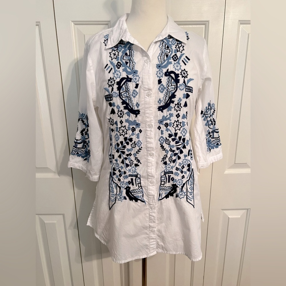 Kyla Seo Embroidered Button Down Size Medium